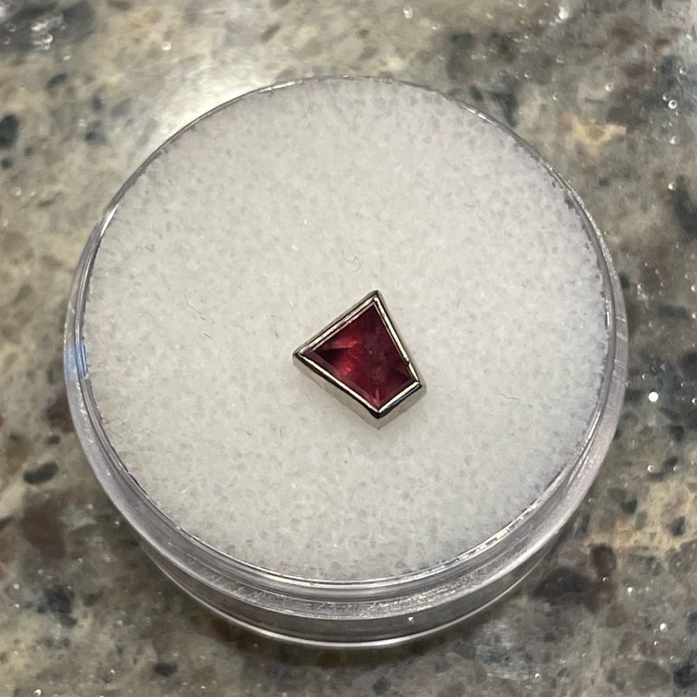 Mettle and Silver White Gold Winza Ruby Threadless End